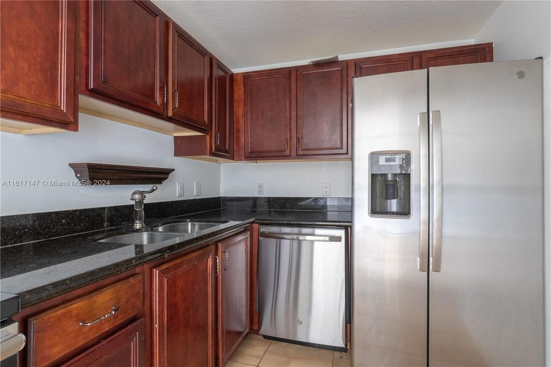 For Rent: $2,600 (2 beds, 2 baths, 1027 Square Feet)