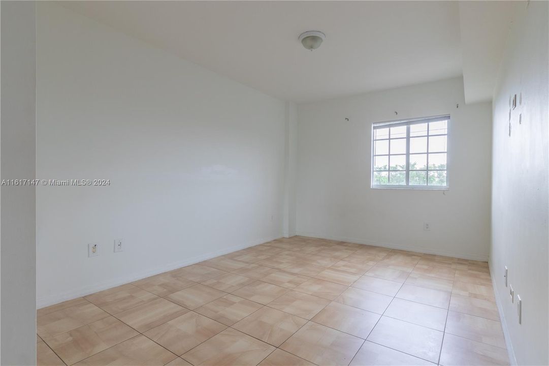 For Rent: $2,600 (2 beds, 2 baths, 1027 Square Feet)