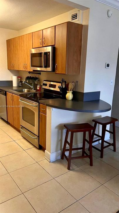 For Rent: $1,950 (0 beds, 1 baths, 594 Square Feet)