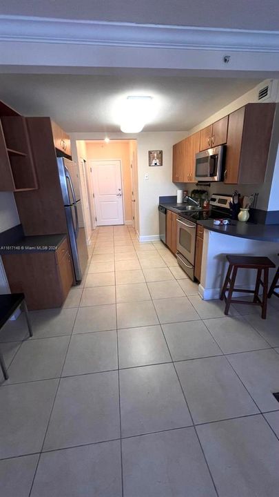 For Rent: $1,950 (0 beds, 1 baths, 594 Square Feet)