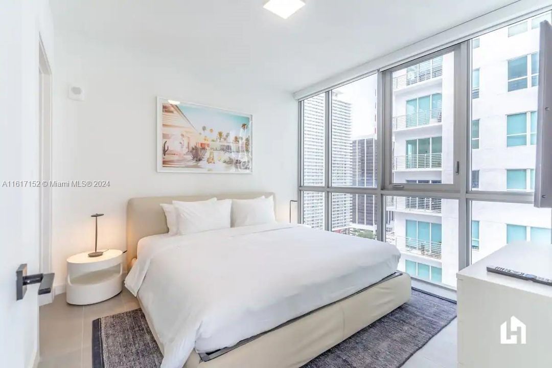For Sale: $585,000 (1 beds, 1 baths, 599 Square Feet)