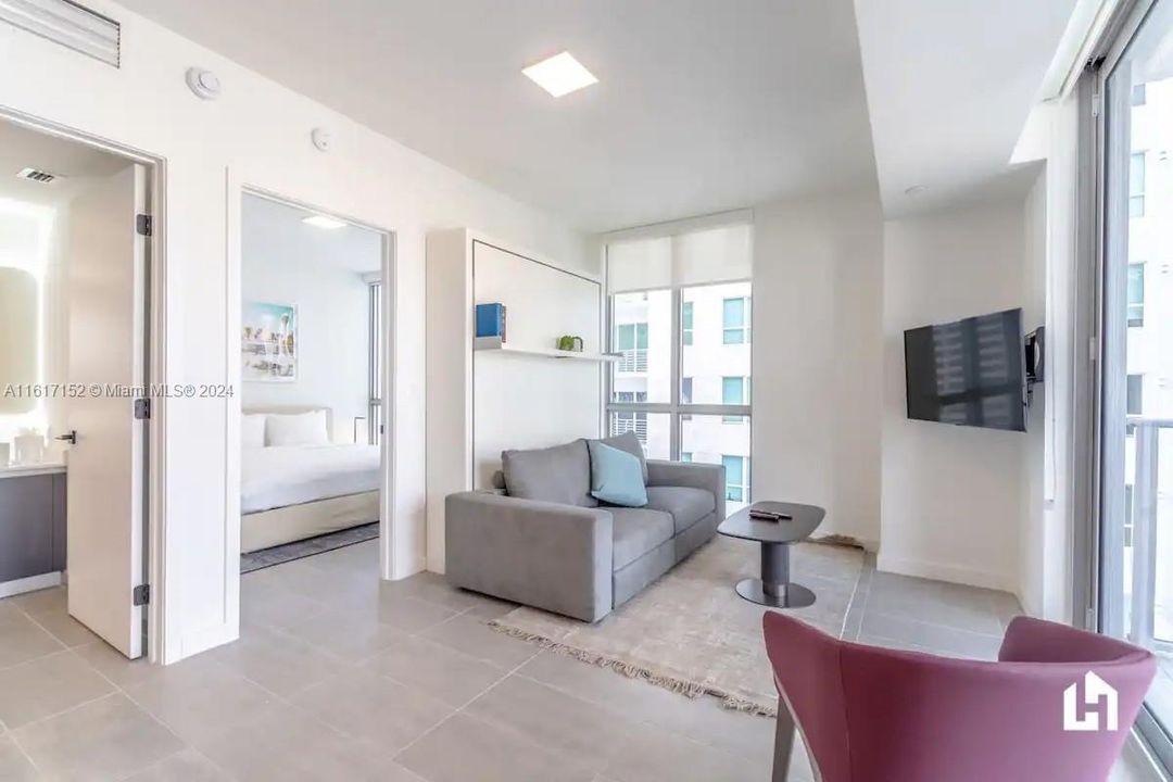 For Sale: $585,000 (1 beds, 1 baths, 599 Square Feet)