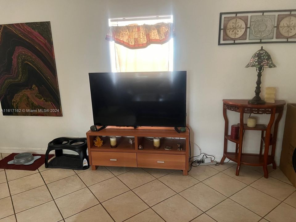 For Sale: $80,000 (2 beds, 1 baths, 3832 Square Feet)