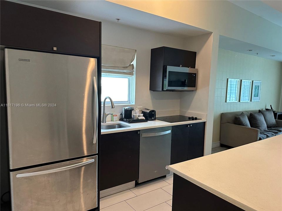 For Sale: $225,000 (1 beds, 2 baths, 1070 Square Feet)