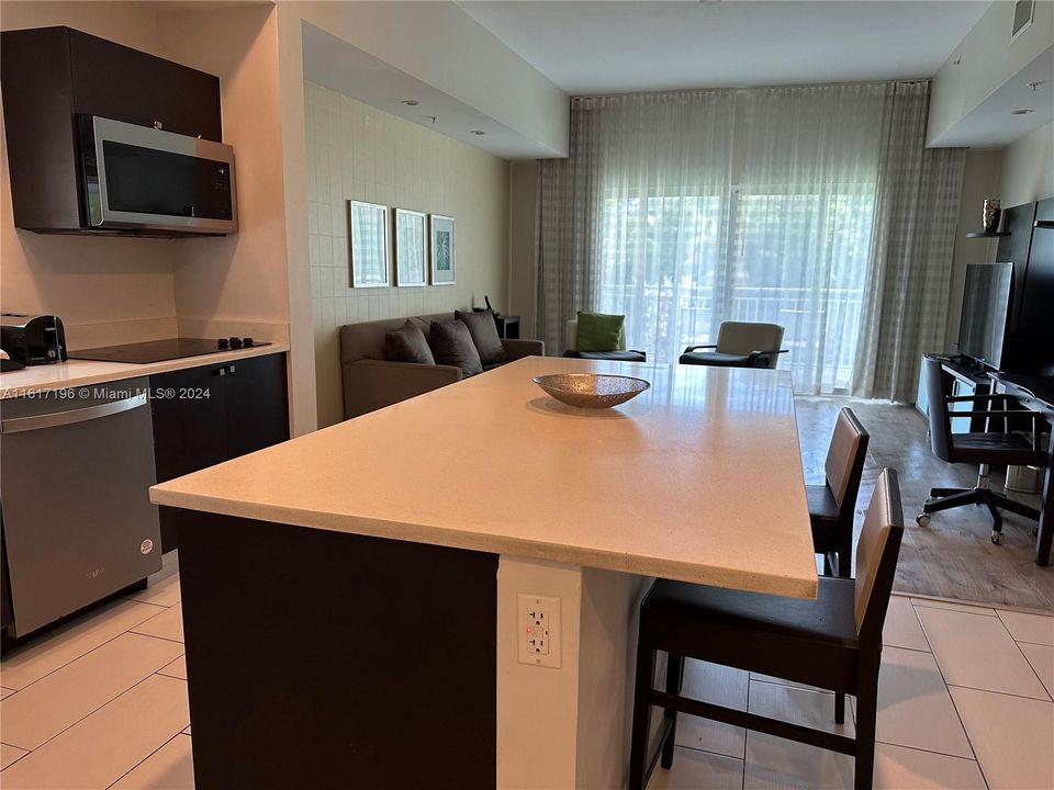 For Sale: $225,000 (1 beds, 2 baths, 1070 Square Feet)