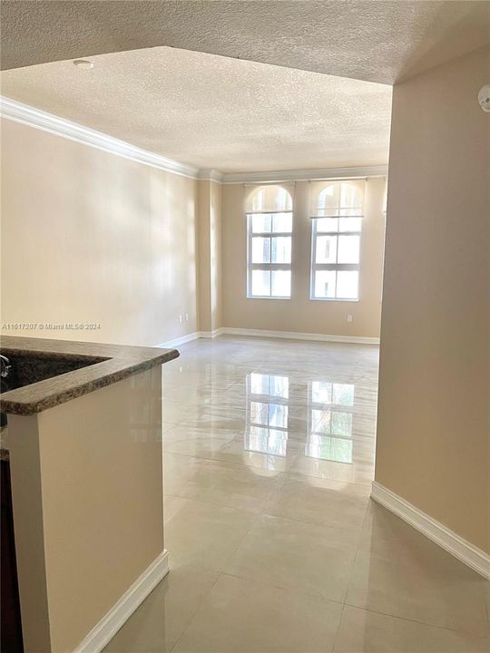 For Rent: $2,475 (1 beds, 1 baths, 836 Square Feet)