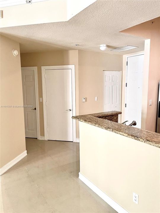 For Rent: $2,475 (1 beds, 1 baths, 836 Square Feet)