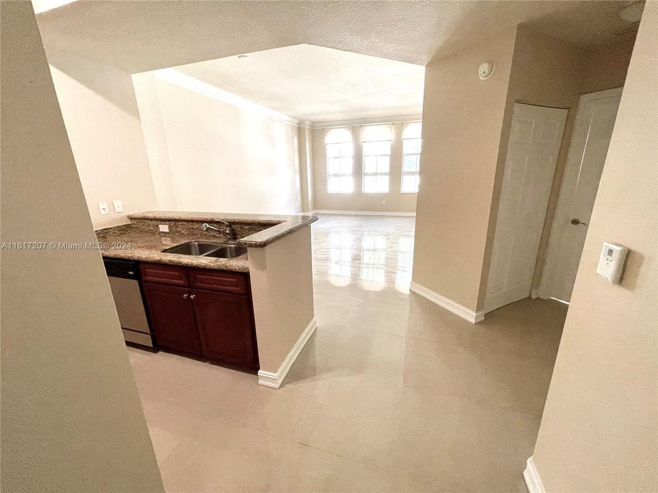 For Rent: $2,475 (1 beds, 1 baths, 836 Square Feet)