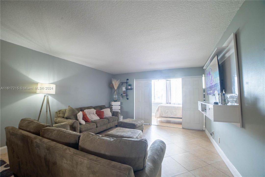 For Sale: $248,999 (3 beds, 2 baths, 1350 Square Feet)