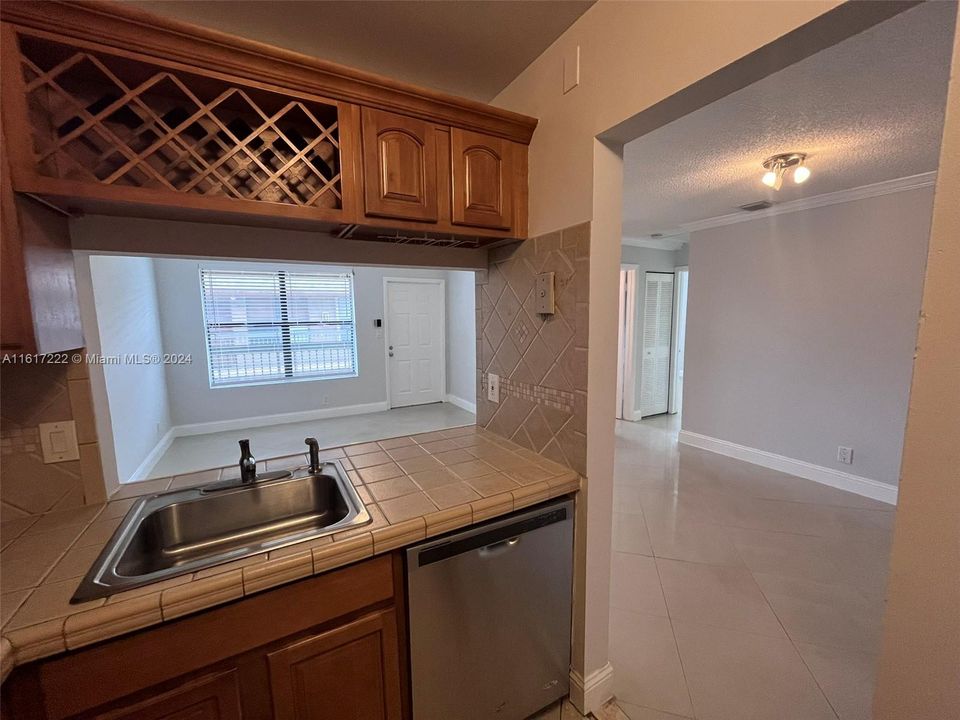 For Rent: $2,000 (2 beds, 2 baths, 760 Square Feet)