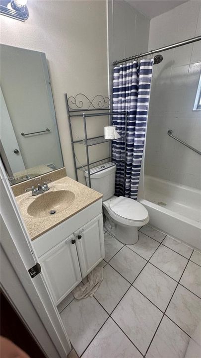 For Rent: $1,900 (2 beds, 2 baths, 850 Square Feet)