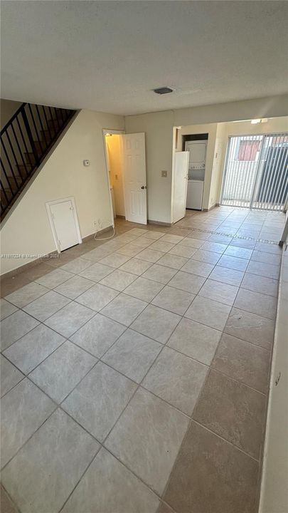 For Rent: $1,900 (2 beds, 2 baths, 850 Square Feet)