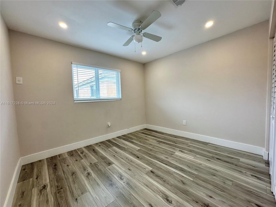 For Rent: $2,400 (2 beds, 1 baths, 900 Square Feet)