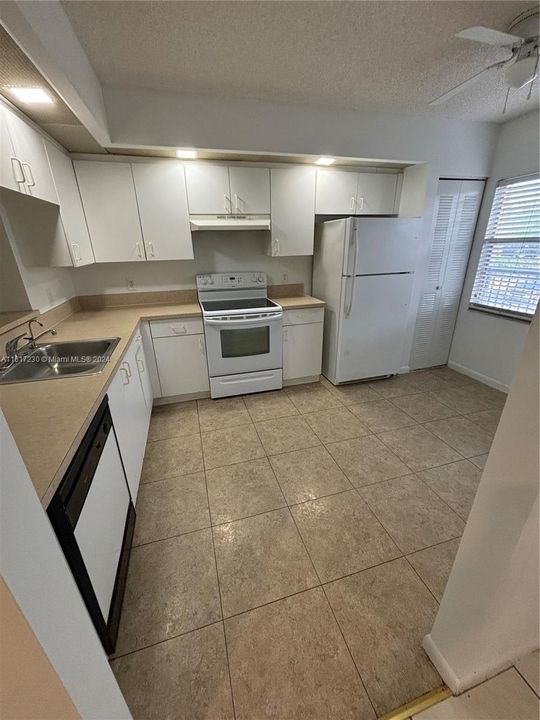 For Sale: $229,000 (2 beds, 2 baths, 1082 Square Feet)