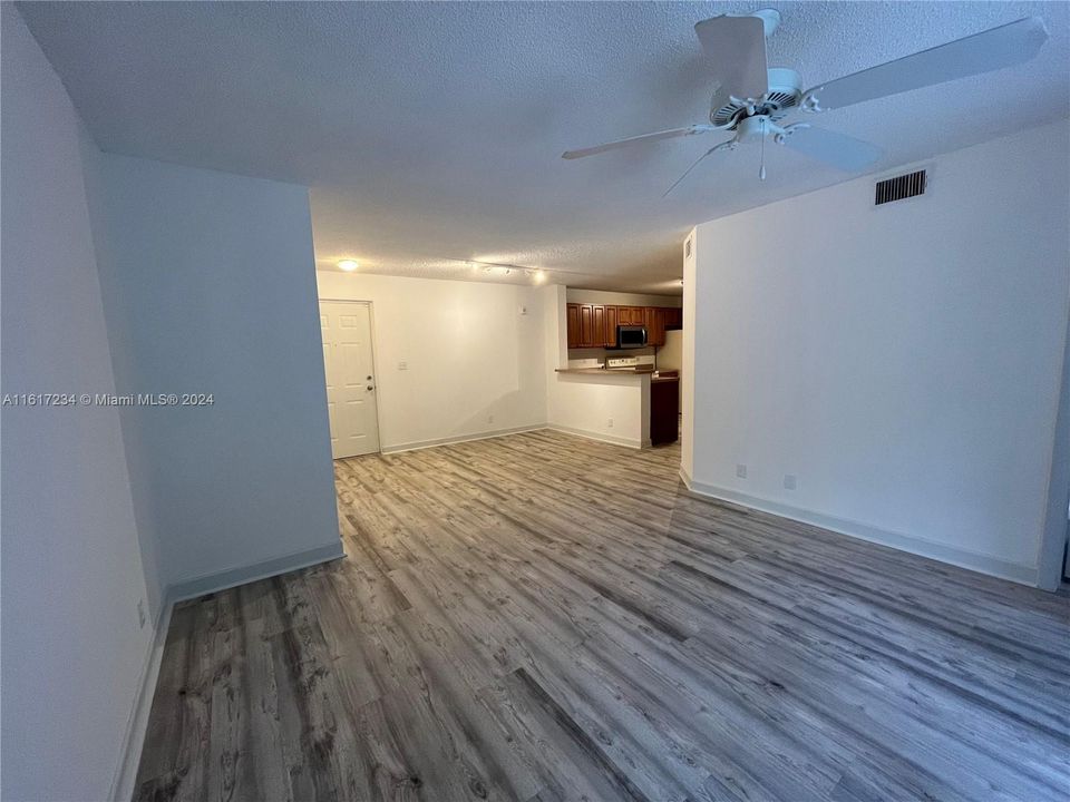 For Rent: $1,890 (1 beds, 1 baths, 777 Square Feet)