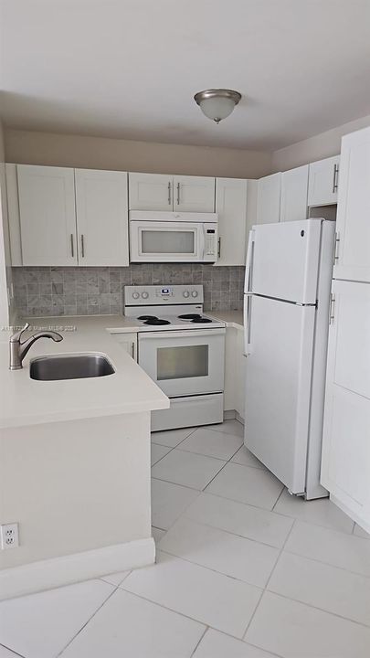 For Rent: $1,700 (1 beds, 1 baths, 620 Square Feet)