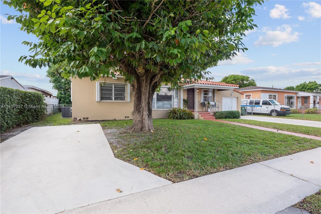 For Sale: $590,000 (3 beds, 2 baths, 1461 Square Feet)