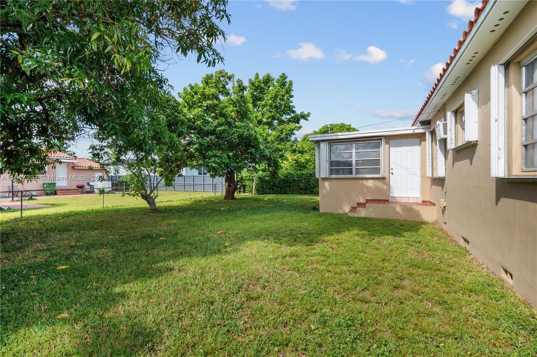 For Sale: $590,000 (3 beds, 2 baths, 1461 Square Feet)