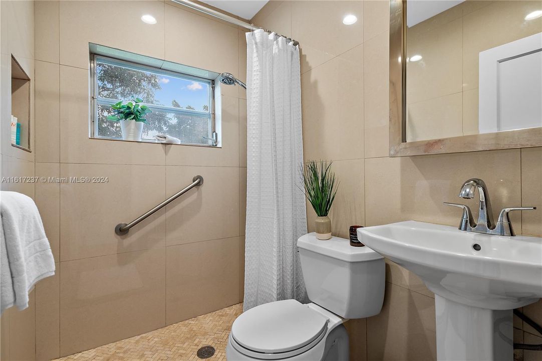 待售: $590,000 (3 贝兹, 2 浴室, 1461 平方英尺)