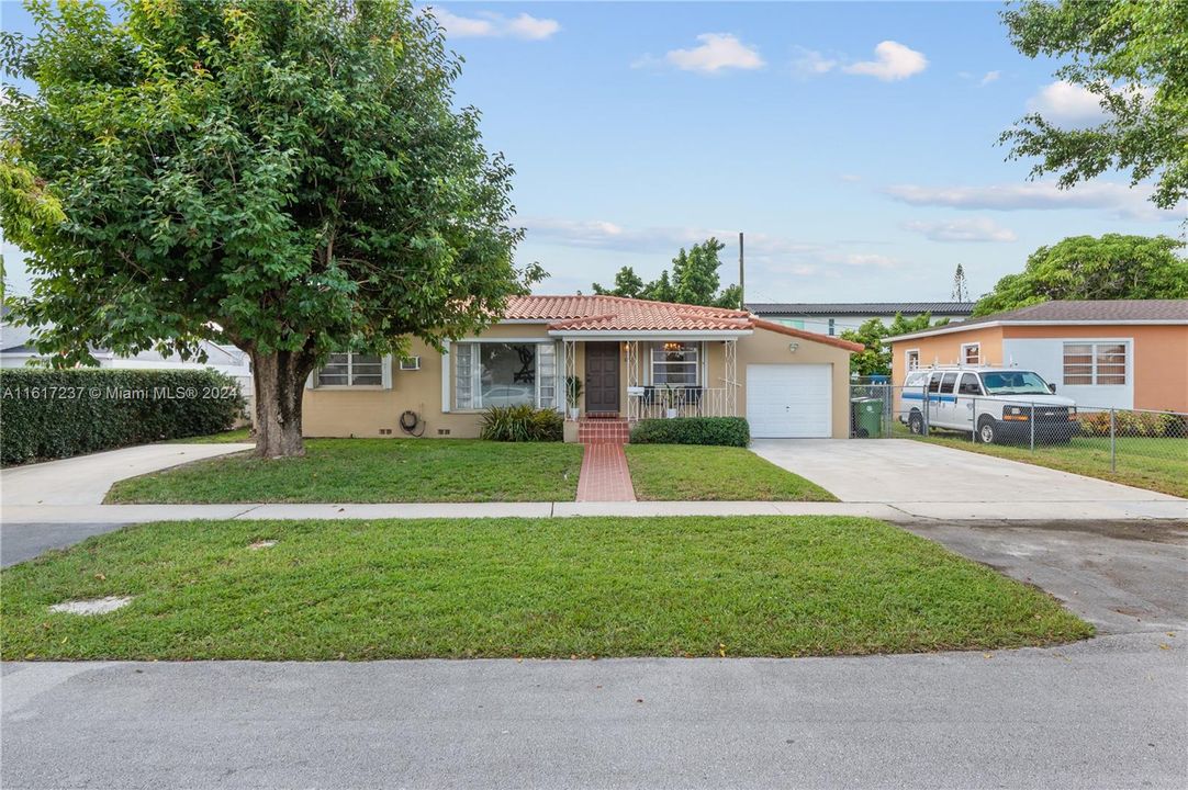 For Sale: $590,000 (3 beds, 2 baths, 1461 Square Feet)