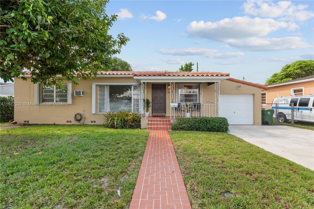 For Sale: $590,000 (3 beds, 2 baths, 1461 Square Feet)