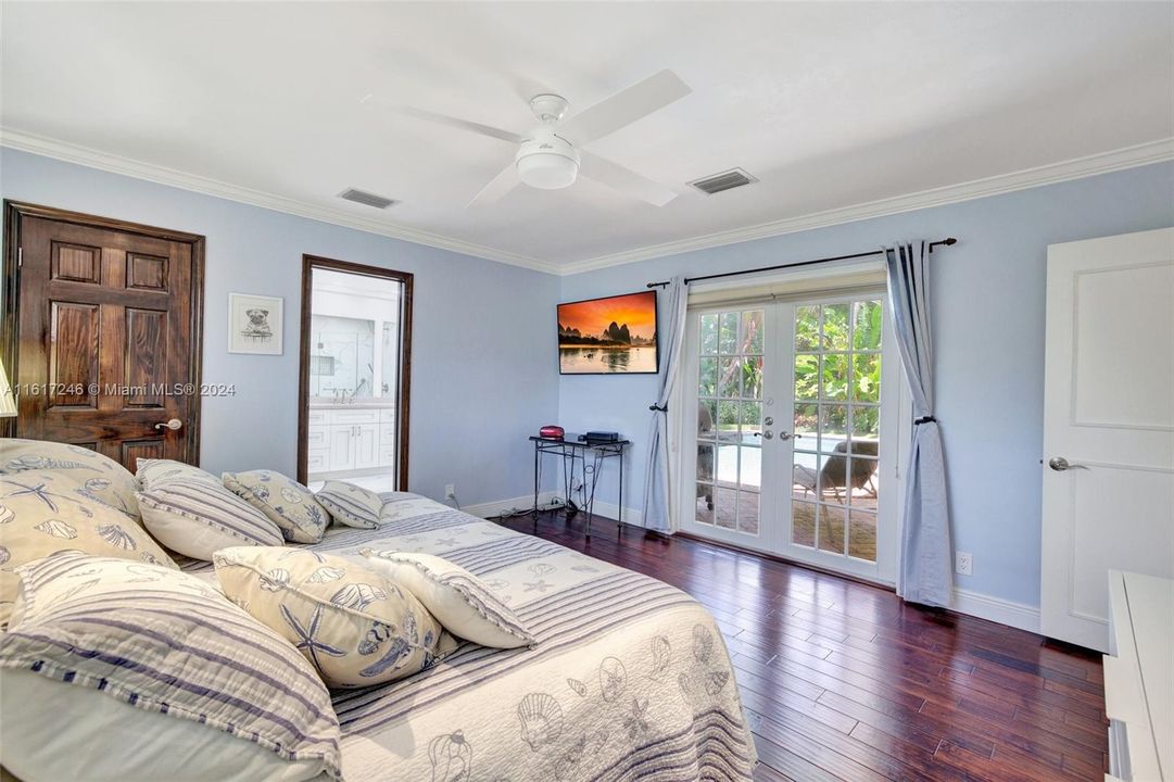 For Sale: $1,100,000 (4 beds, 2 baths, 2437 Square Feet)