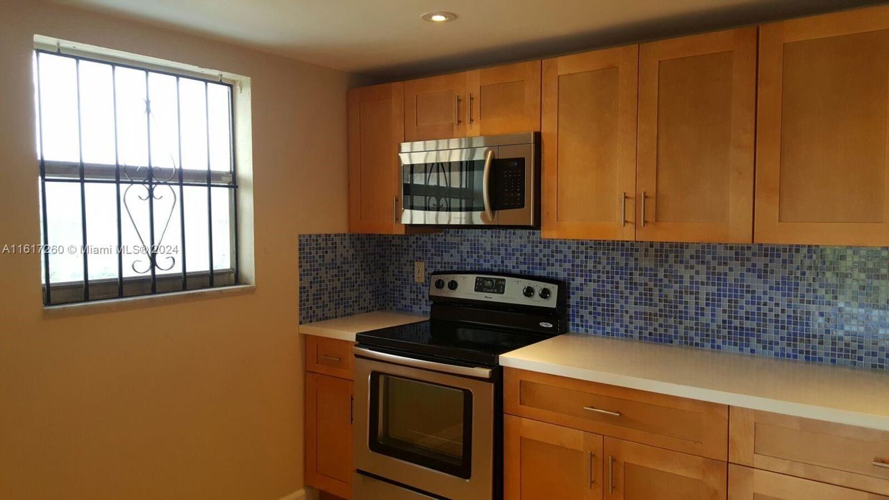 For Sale: $155,000 (2 beds, 1 baths, 873 Square Feet)