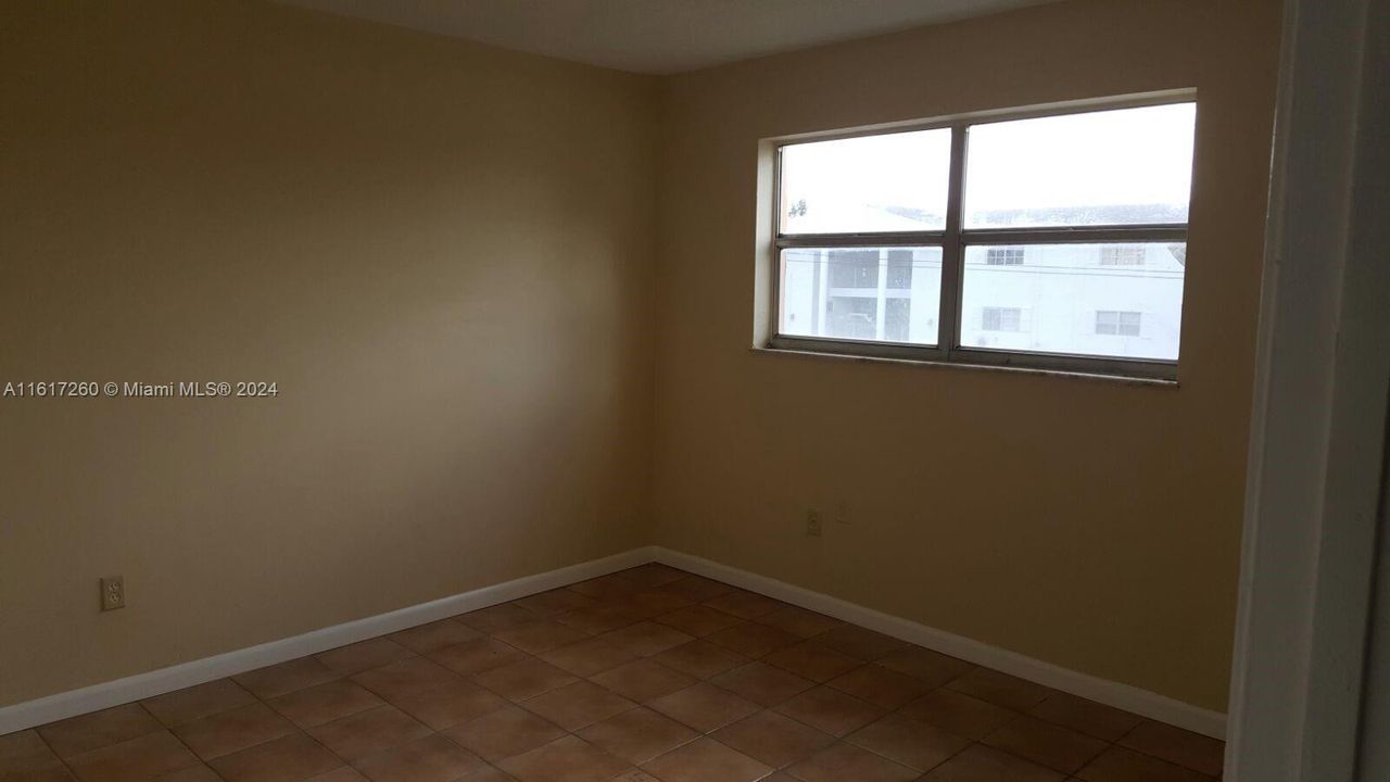 For Sale: $155,000 (2 beds, 1 baths, 873 Square Feet)