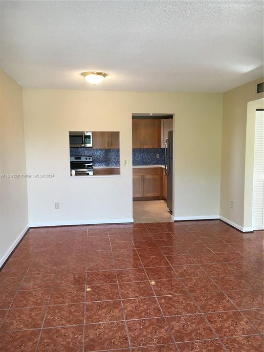 For Sale: $155,000 (2 beds, 1 baths, 873 Square Feet)