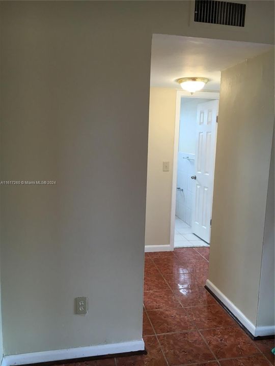 For Sale: $155,000 (2 beds, 1 baths, 873 Square Feet)