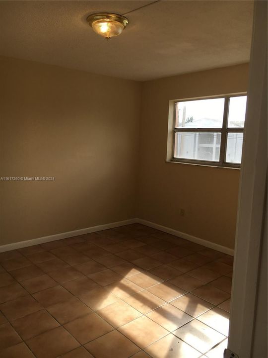 For Sale: $155,000 (2 beds, 1 baths, 873 Square Feet)