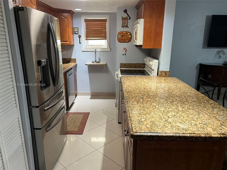 For Sale: $349,000 (1 beds, 1 baths, 750 Square Feet)