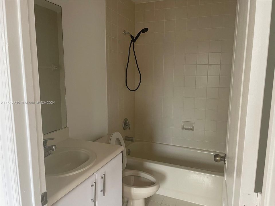 For Rent: $2,350 (2 beds, 2 baths, 1205 Square Feet)