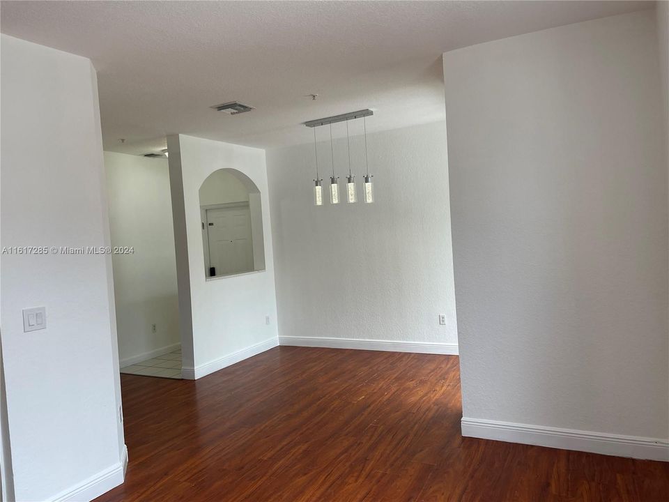For Rent: $2,350 (2 beds, 2 baths, 1205 Square Feet)