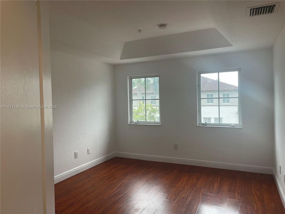 For Rent: $2,350 (2 beds, 2 baths, 1205 Square Feet)