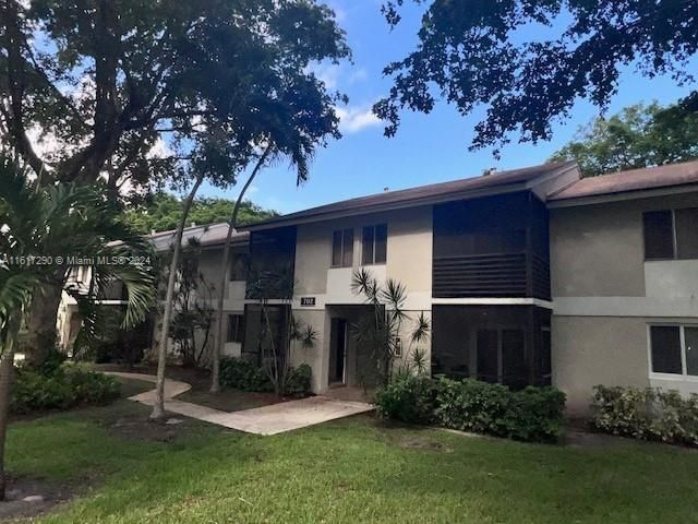 For Rent: $2,050 (2 beds, 2 baths, 830 Square Feet)