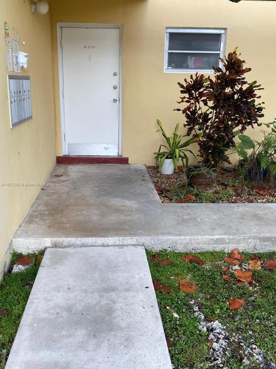 For Rent: $2,300 (2 beds, 1 baths, 635 Square Feet)