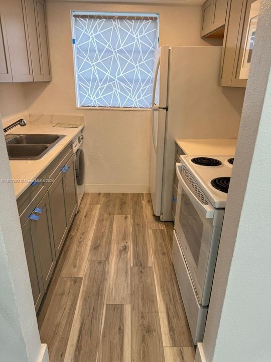 For Rent: $2,300 (2 beds, 1 baths, 635 Square Feet)