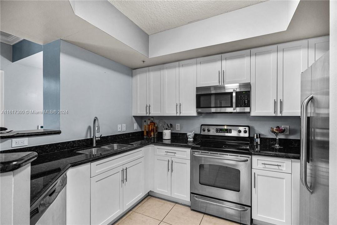 For Sale: $459,900 (2 beds, 2 baths, 1169 Square Feet)