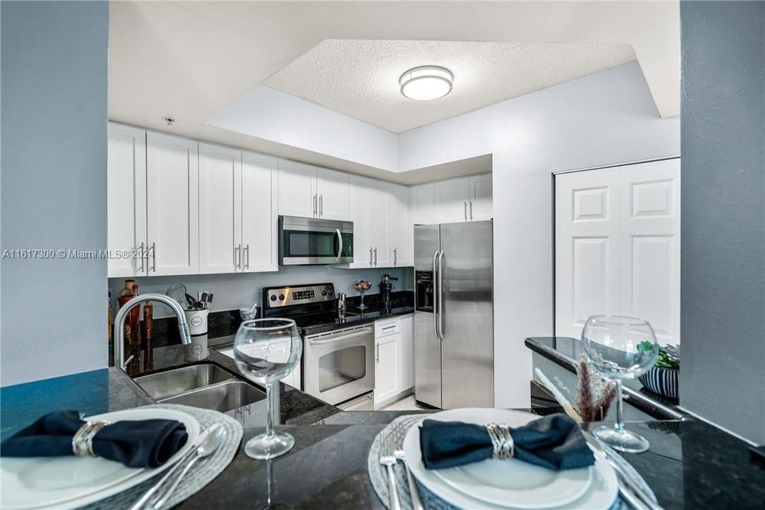 For Sale: $459,900 (2 beds, 2 baths, 1169 Square Feet)