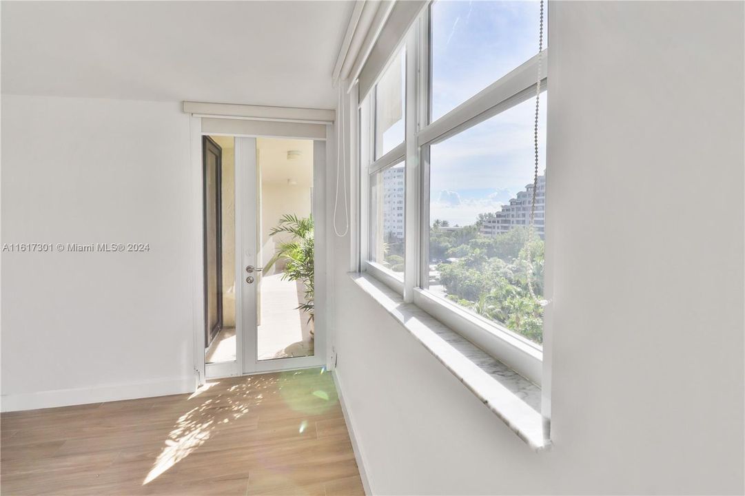 Master Bedroom with access to the balcony and view to the Ocean