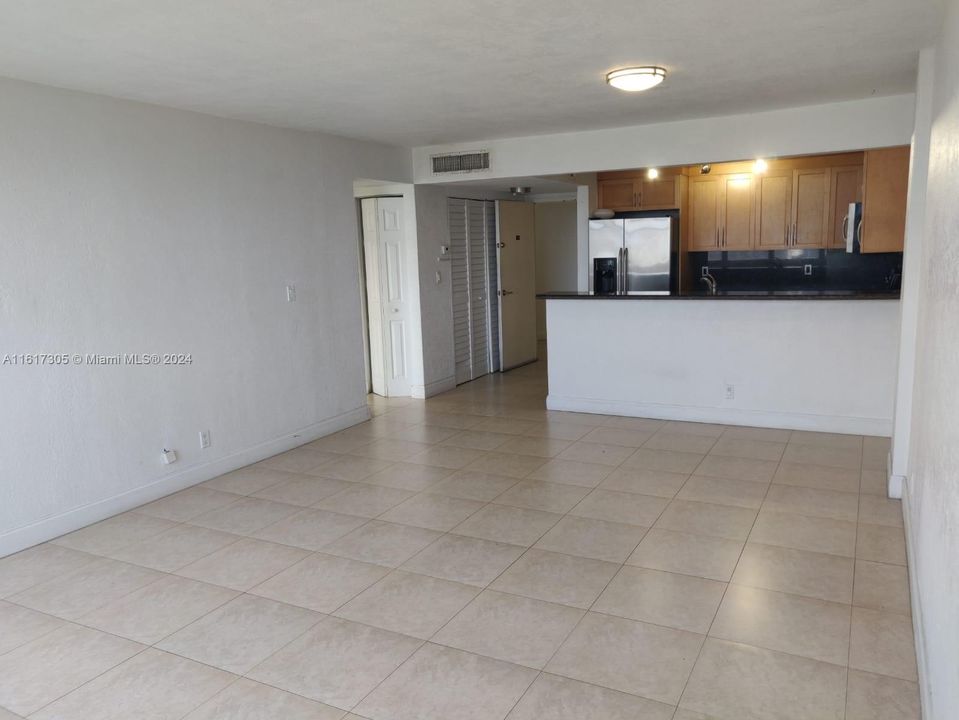 For Rent: $1,950 (1 beds, 1 baths, 699 Square Feet)