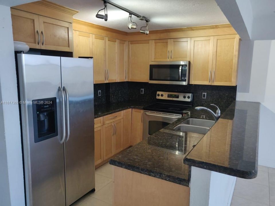 For Rent: $1,950 (1 beds, 1 baths, 699 Square Feet)