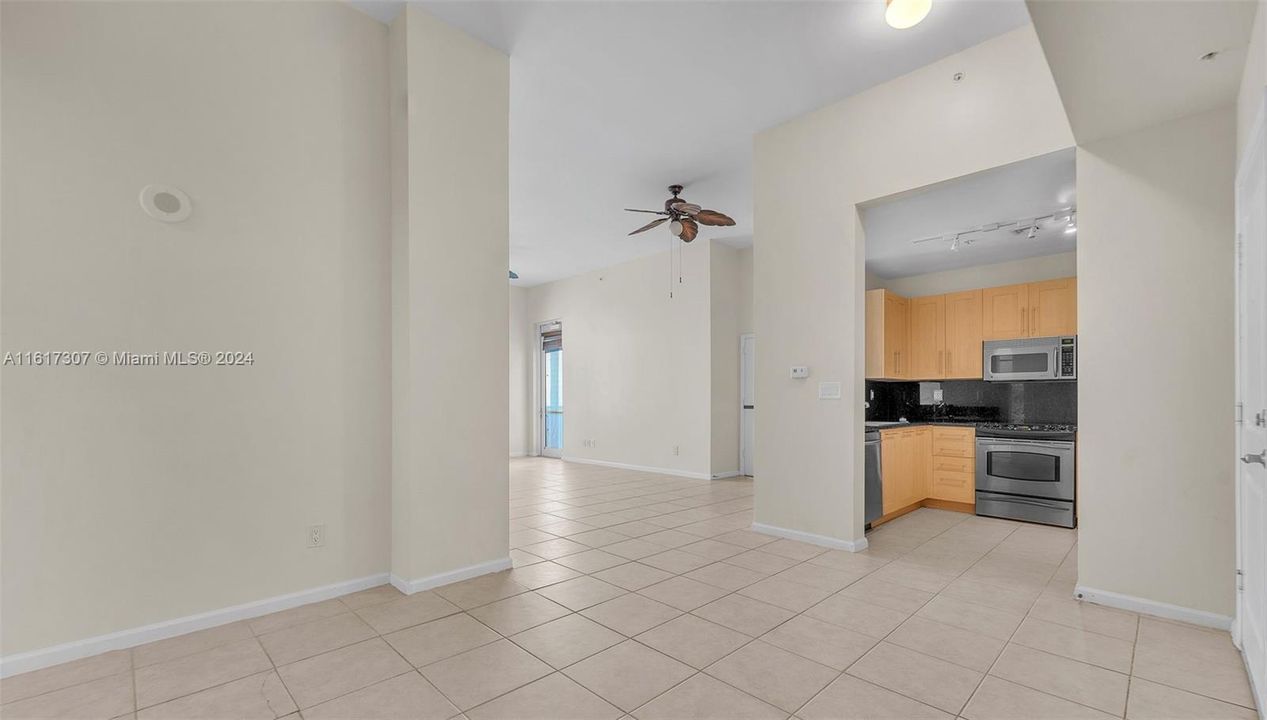 For Sale: $584,900 (2 beds, 2 baths, 1246 Square Feet)