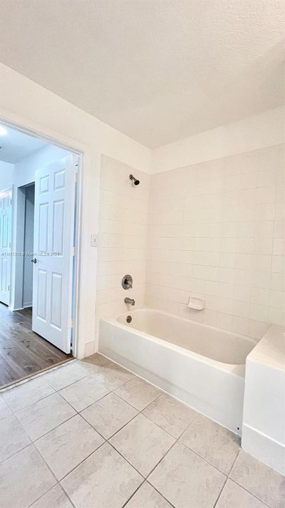 Recently Rented: $2,300 (1 beds, 1 baths, 719 Square Feet)