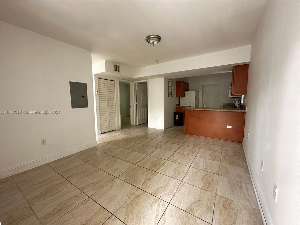 For Rent: $1,800 (1 beds, 1 baths, 600 Square Feet)