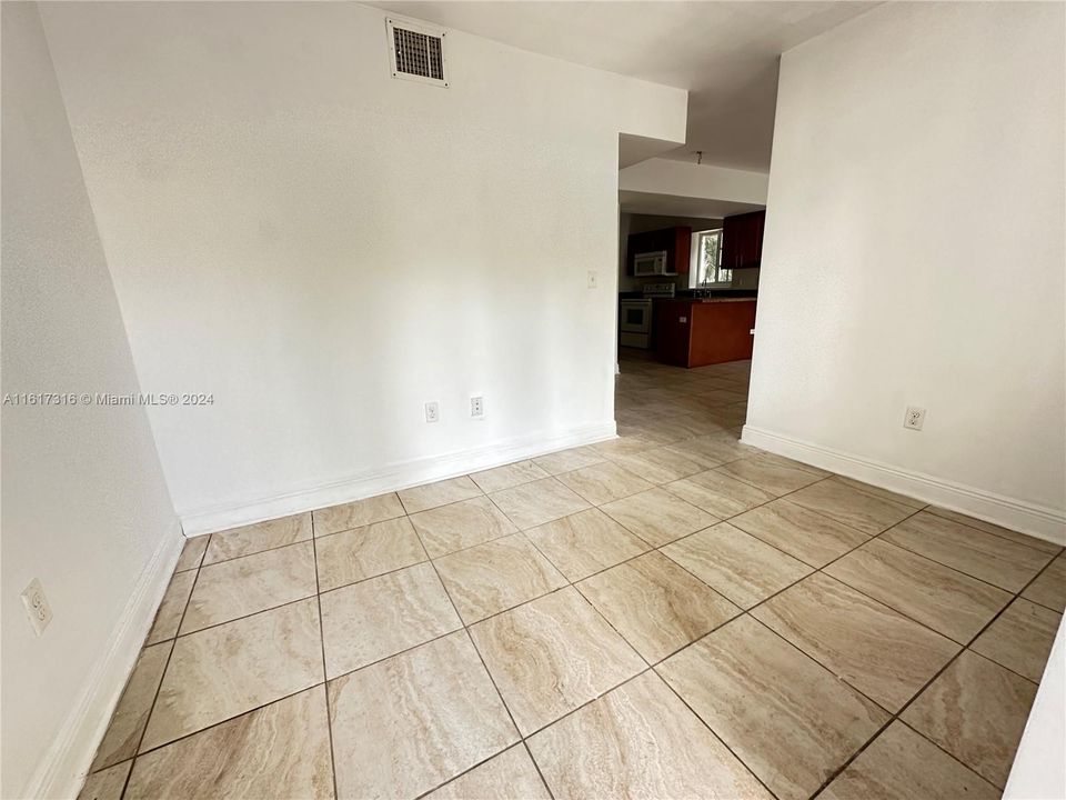 For Rent: $1,800 (1 beds, 1 baths, 600 Square Feet)