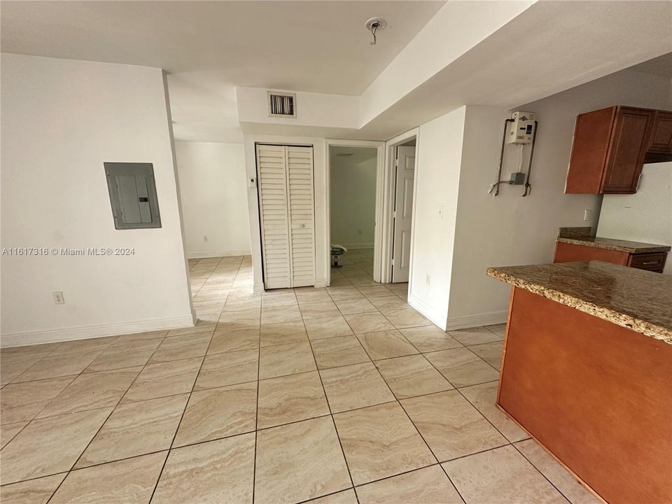 For Rent: $1,800 (1 beds, 1 baths, 600 Square Feet)