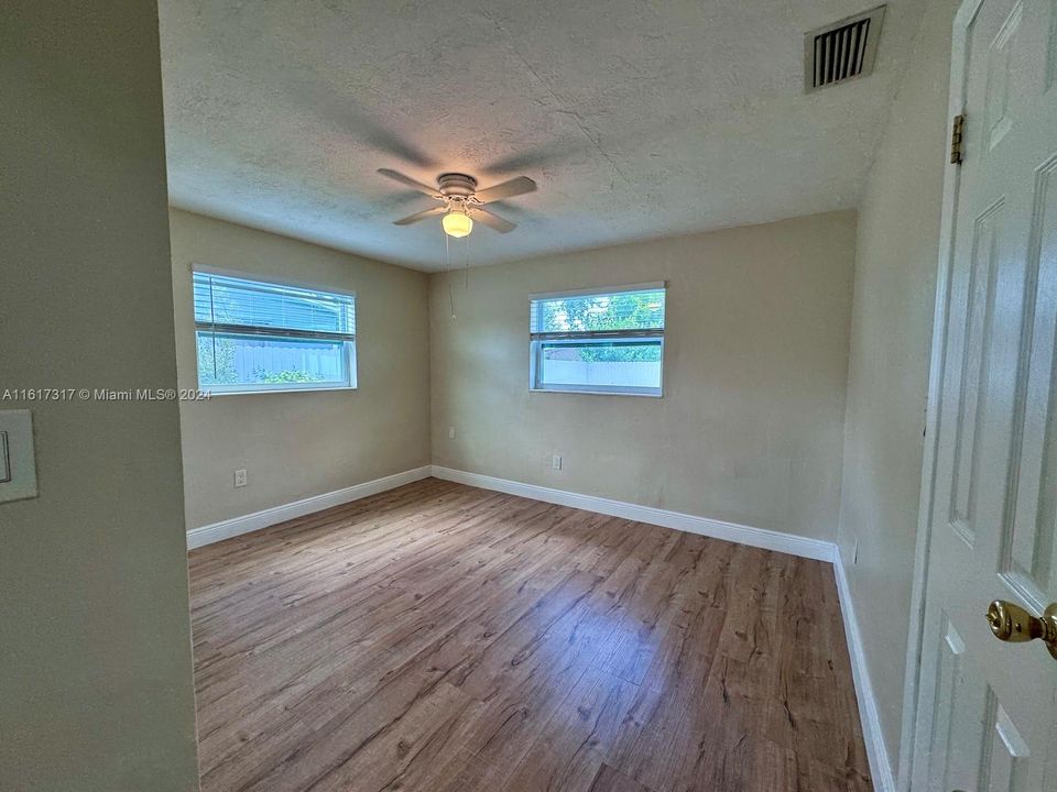 For Rent: $2,500 (2 beds, 1 baths, 952 Square Feet)