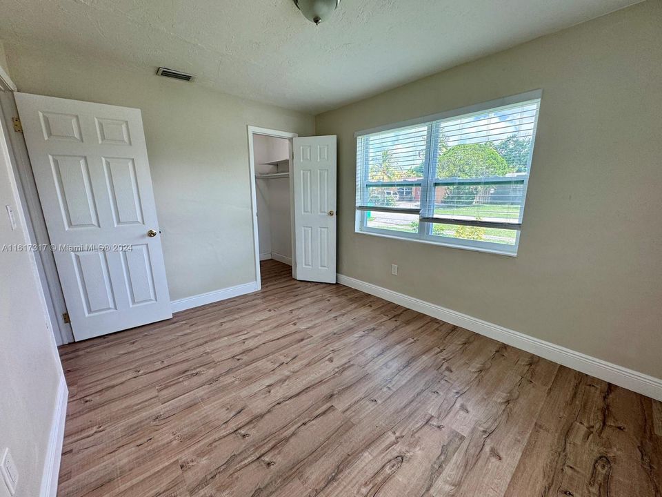 For Rent: $2,500 (2 beds, 1 baths, 952 Square Feet)
